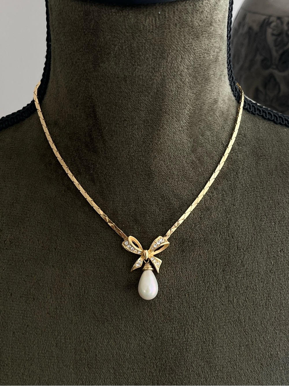 Authentic Vintage Dior Bow Tie Ribbon Butterfly Pearl Drop Thin Gold Necklace